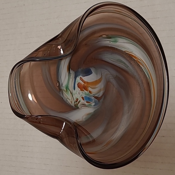 Beautiful Art Glass Ruffled Trinket Dish - Picture 1 of 16